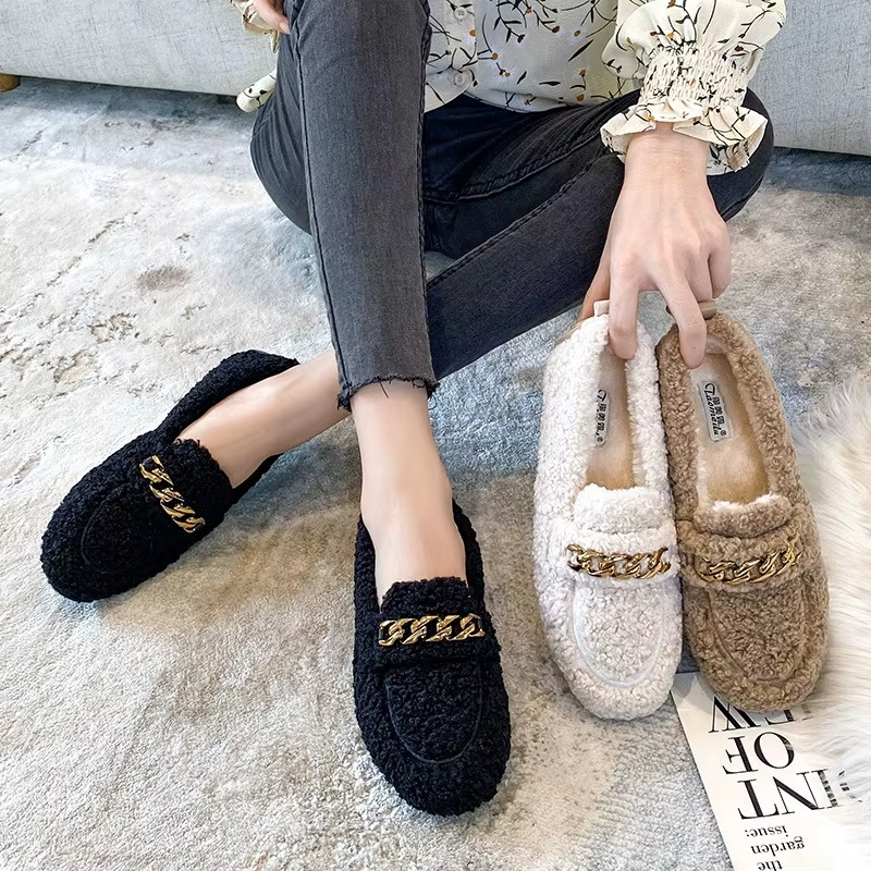 Liva | Loafers with Chain