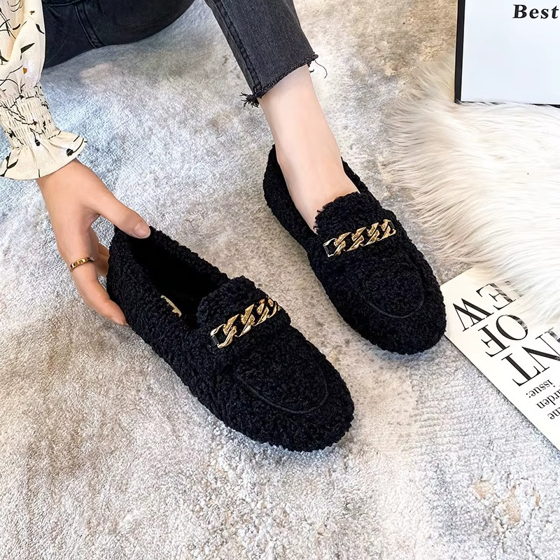 Liva | Loafers with Chain
