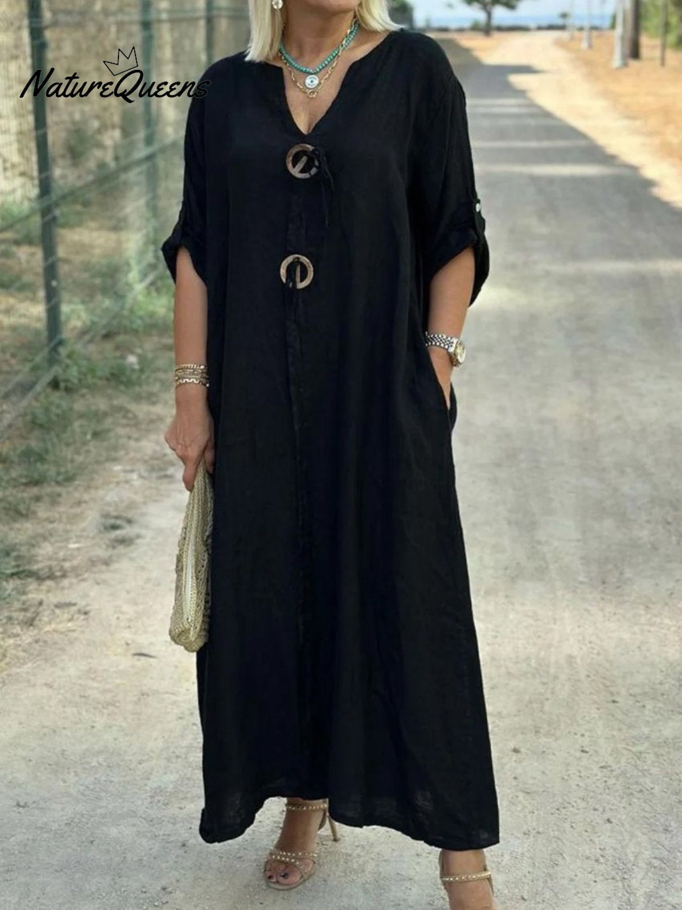 Noor – Long dress with wooden details and loose sleeves