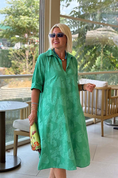 Nora – Dress with Leaf Pattern and Relaxed Look