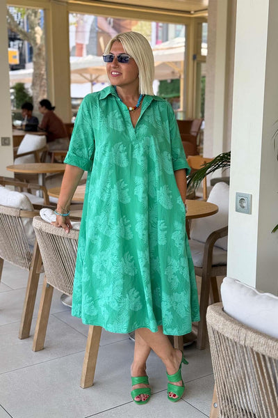 Nora – Dress with Leaf Pattern and Relaxed Look